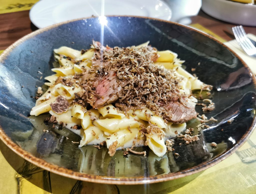 Fuži s tartufi in govedino